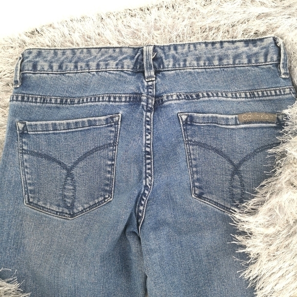 Calvin Klein Jeans Women's 6 Straight Reg Mid Jeans - Picture 2 of 13